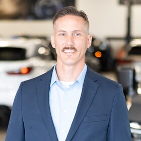 Staff member Adam S. from ID_613b02