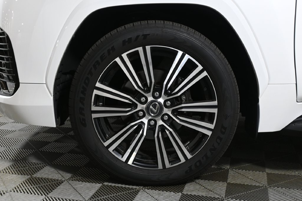2024 Lexus LX Luxury - Photo 11