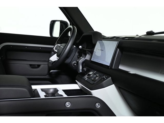 2025 Land Rover Defender S - Photo 32
