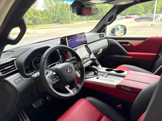 2026 Lexus LX 700h F-Sport - Photo 7
