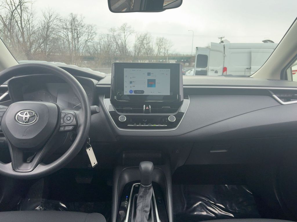 2025 Toyota Corolla LE - Photo 14