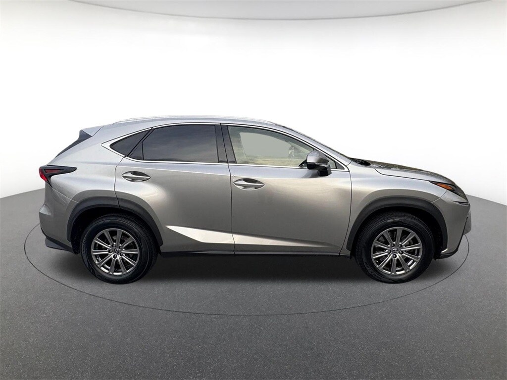 2019 Lexus NX 300 Luxury photo 4