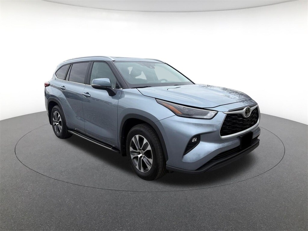 2024 Toyota Highlander XLE photo 3
