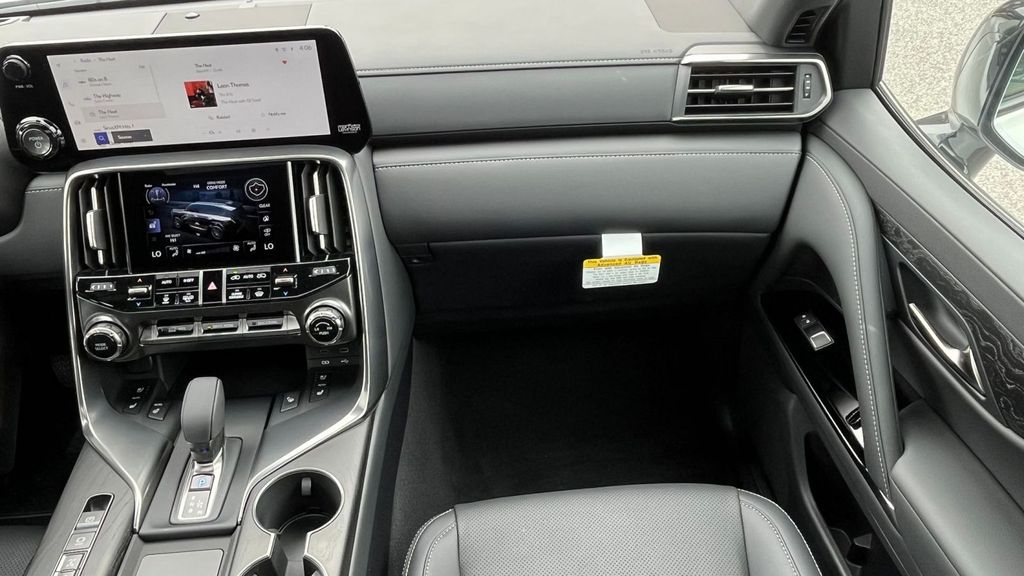 2026 Lexus LX 700h Luxury - Photo 9