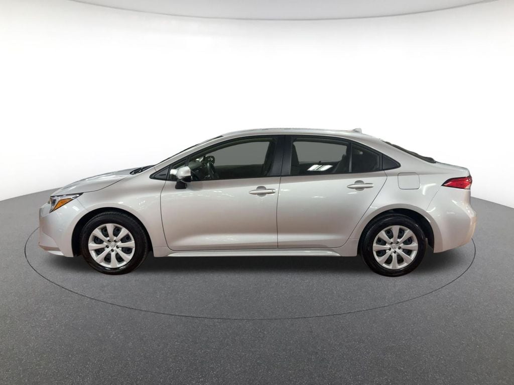 2025 Toyota Corolla LE - Photo 9