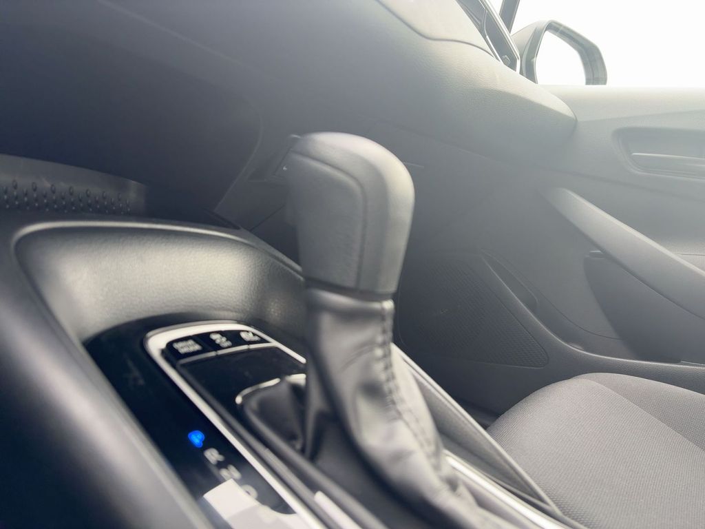 2025 Toyota Corolla LE - Photo 12