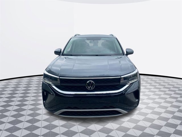 2022 Volkswagen Taos SE photo 2