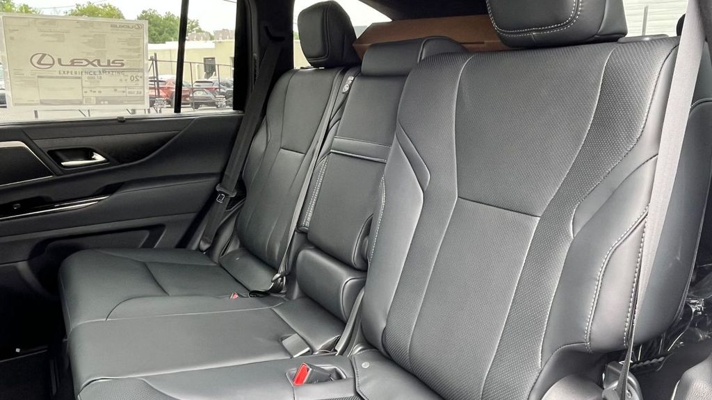 2026 Lexus LX 700h Luxury - Photo 10