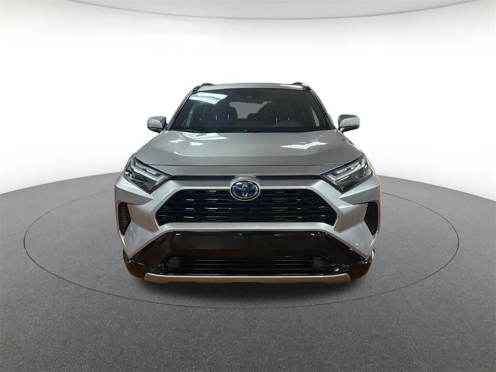 2022 Toyota RAV4 Hybrid SE photo 2