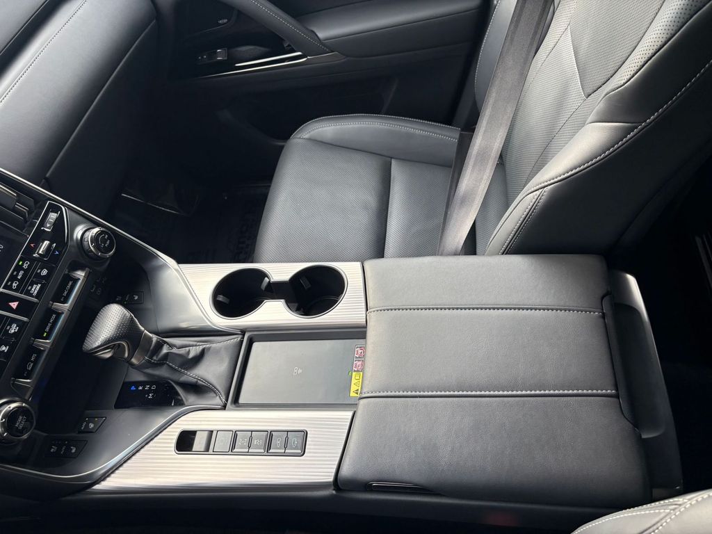 2024 Lexus LX F-Sport - Photo 11