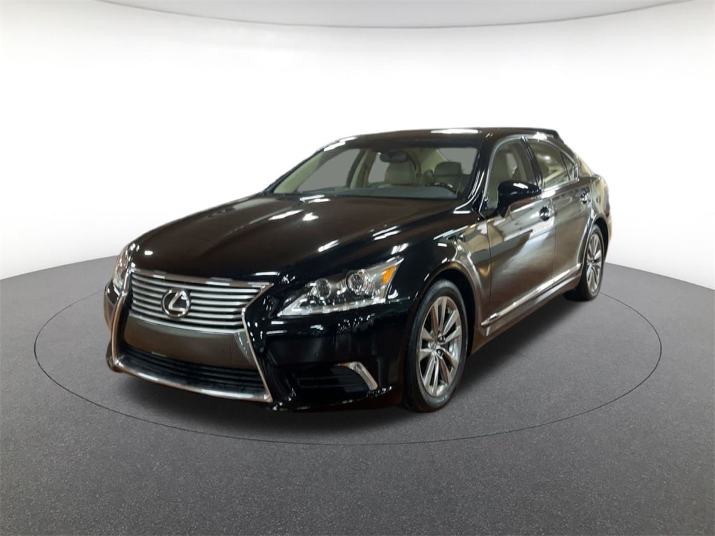 2016 Lexus LS Base's photo