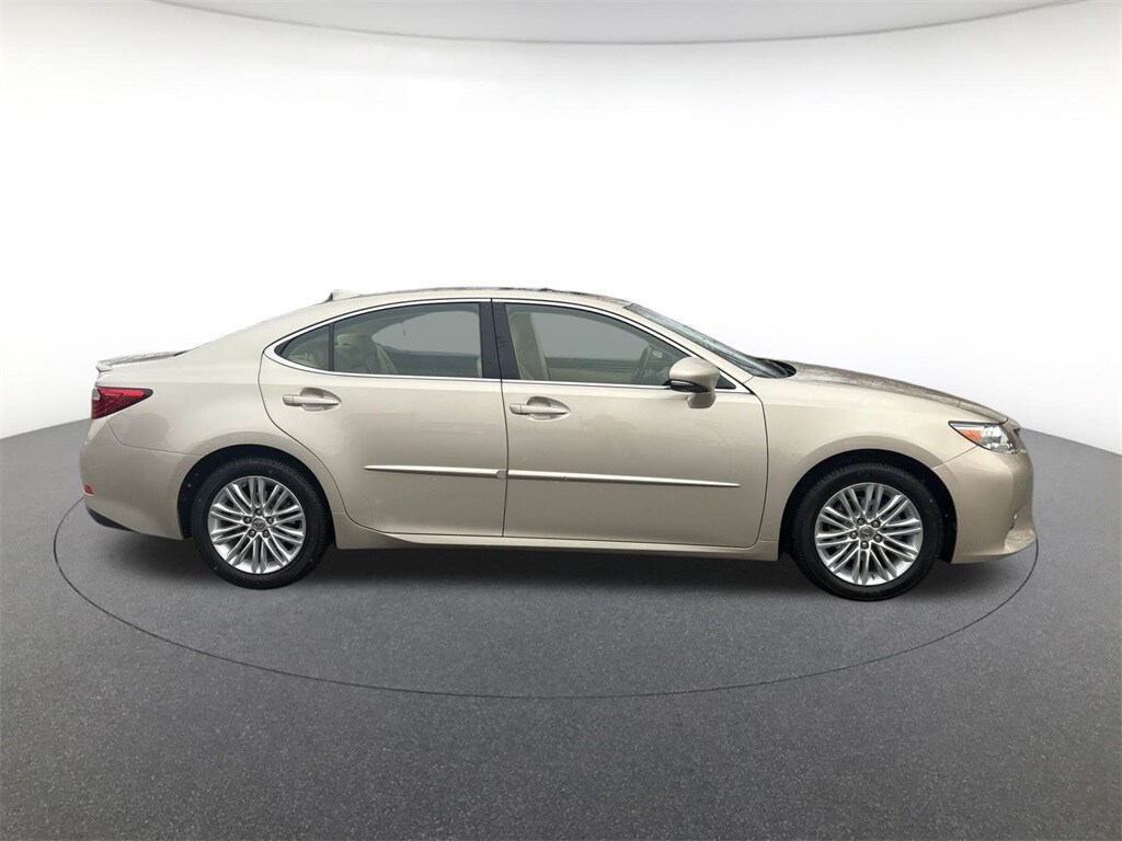 2015 Lexus ES 350 photo 4