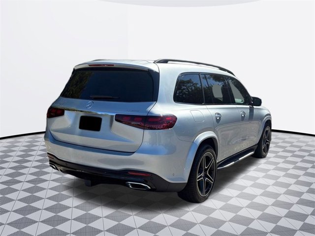 2025 Mercedes Benz GLS 450 4MATIC photo 3