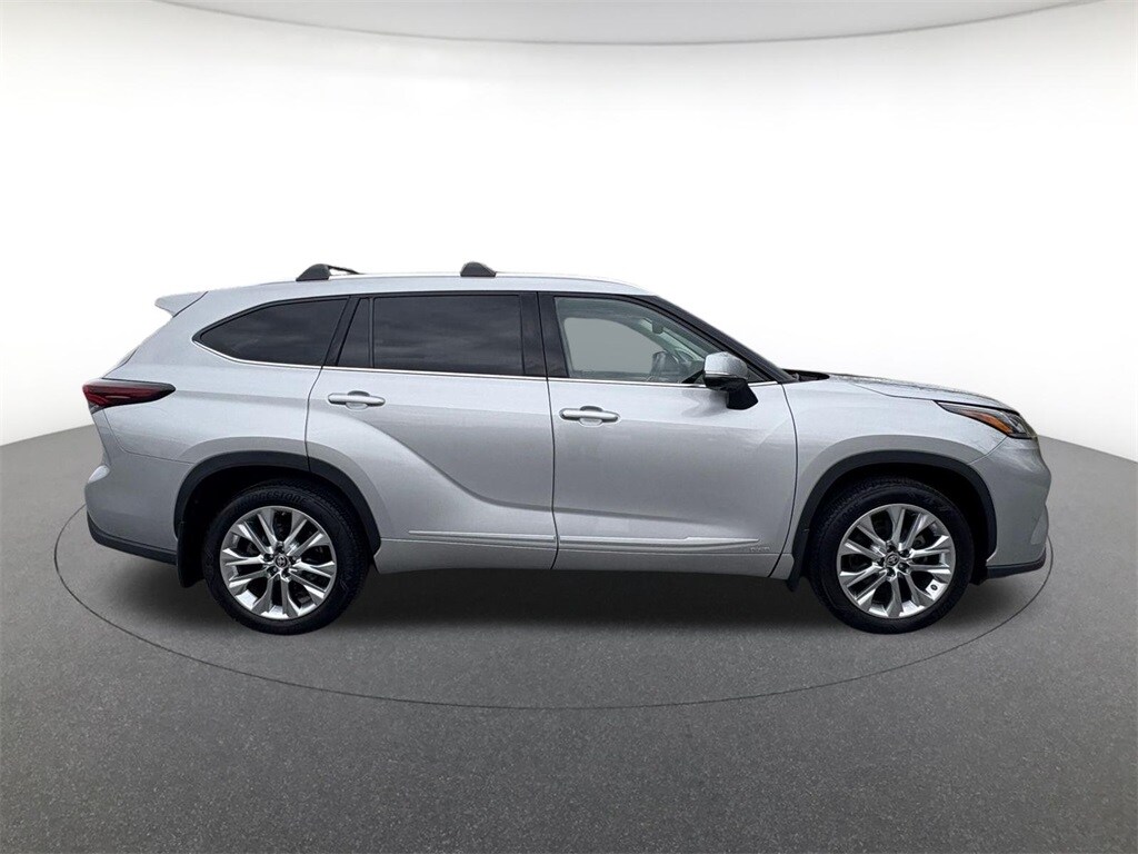 2024 Toyota Highlander Hybrid Limited photo 4