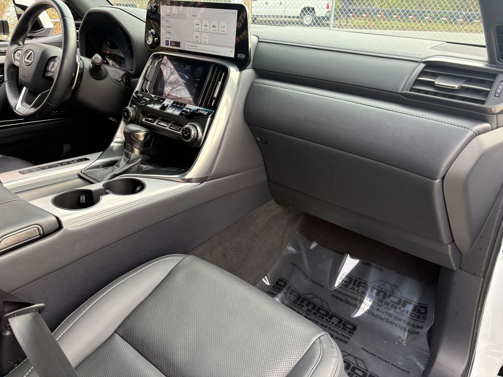 2024 Lexus LX F-Sport - Photo 20