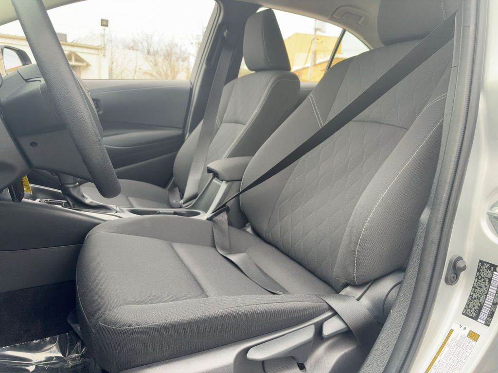 2025 Toyota Corolla LE - Photo 10
