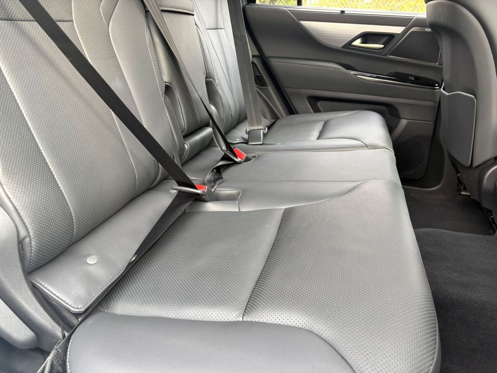 2024 Lexus LX F-Sport - Photo 19