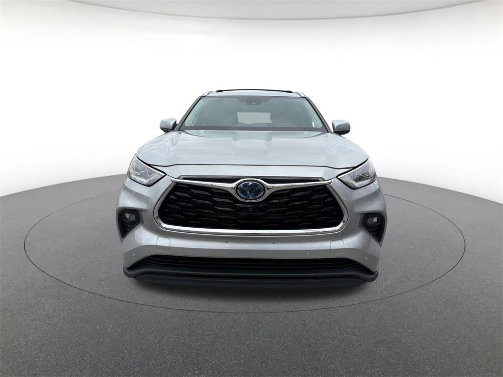 2024 Toyota Highlander Hybrid Limited photo 2