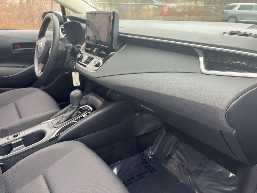 2025 Toyota Corolla LE - Photo 21