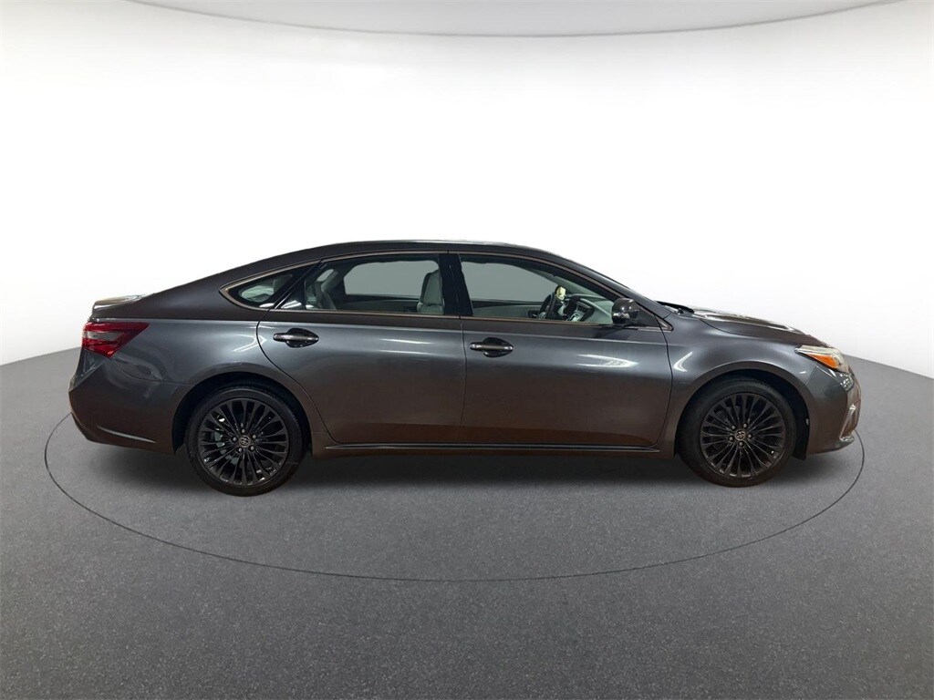 2016 Toyota Avalon Touring photo 4