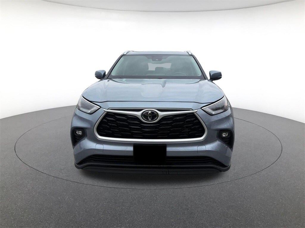 2024 Toyota Highlander XLE photo 2