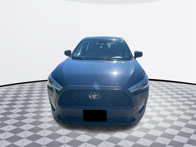 2023 Toyota Corolla Cross L photo 2