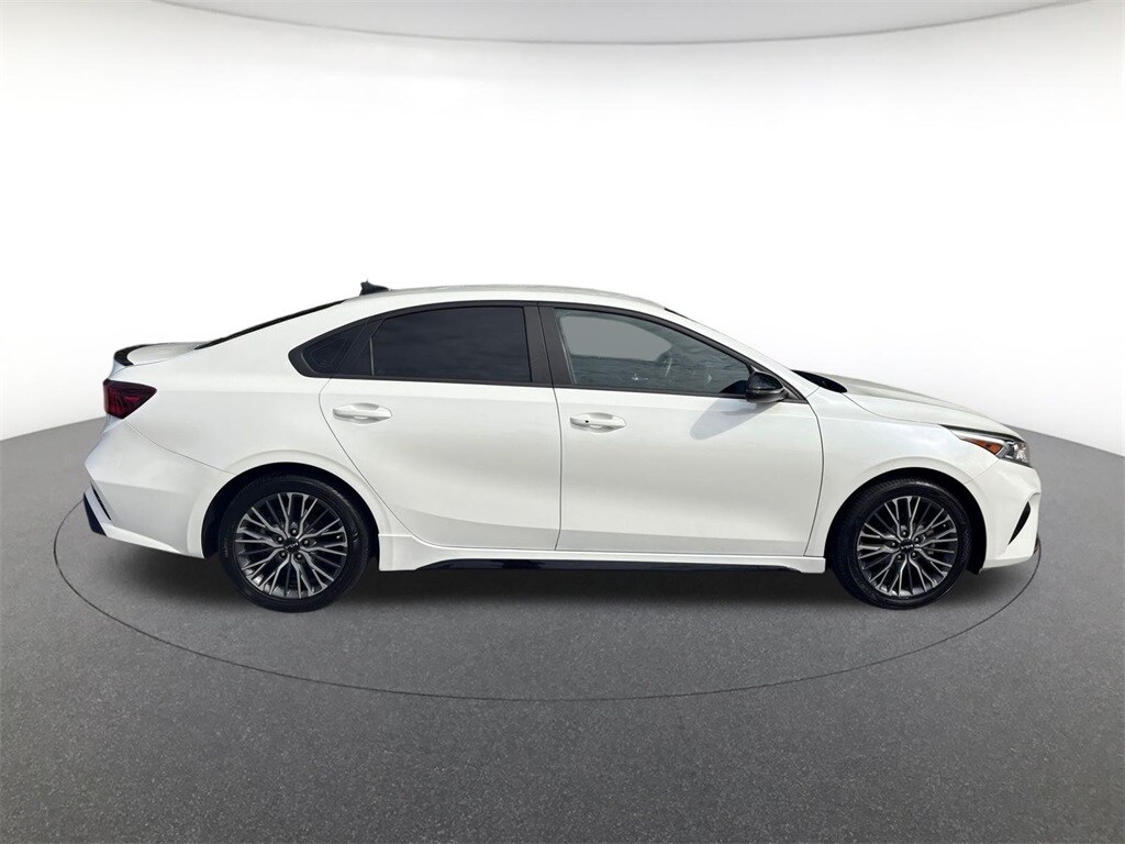 2023 Kia Forte GT-Line photo 4