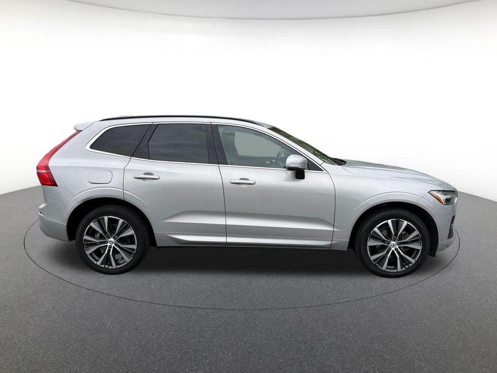 Used 2022 Volvo XC60 Momentum