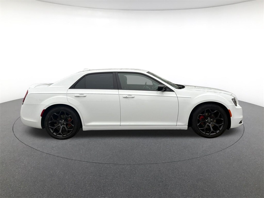 2019 Chrysler 300 Touring photo 4