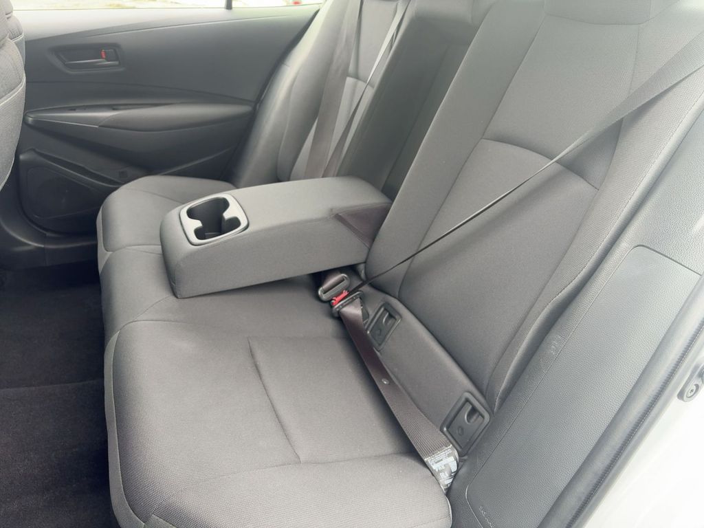 2025 Toyota Corolla LE - Photo 13
