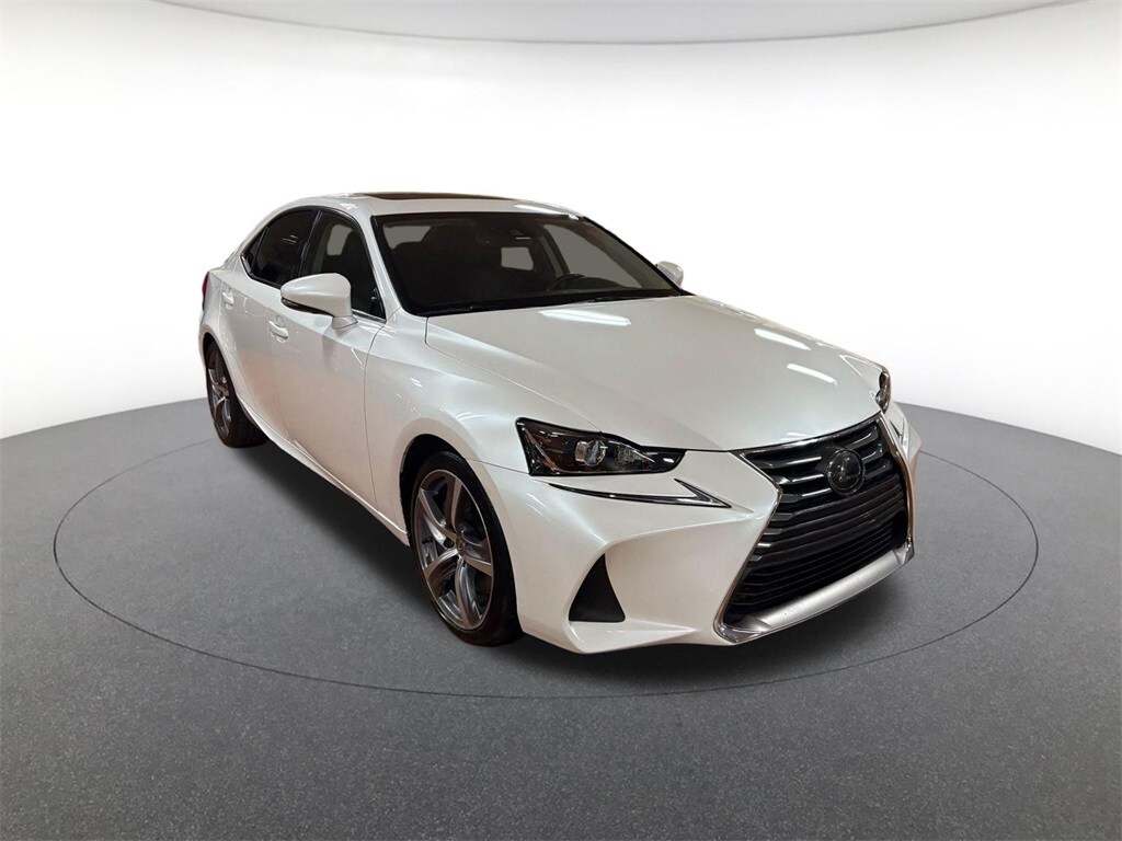 2018 Lexus IS 300 photo 3