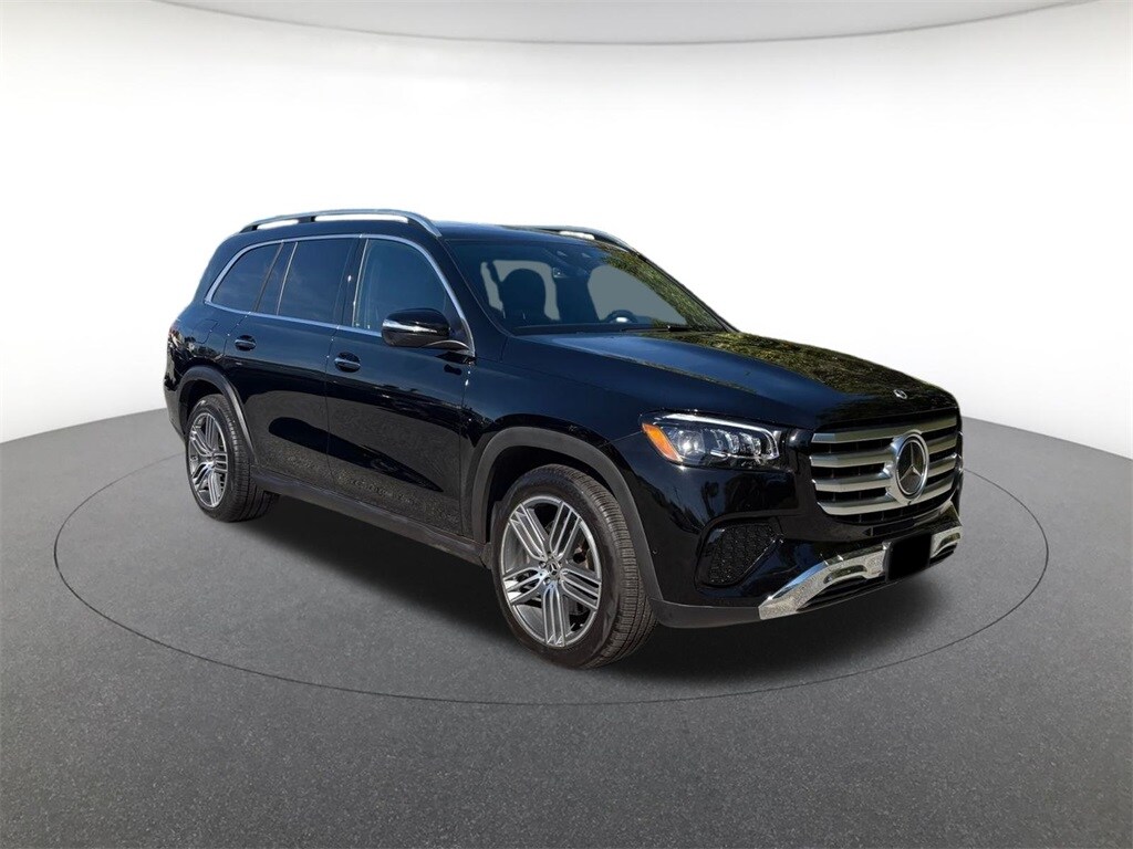 2025 Mercedes Benz GLS 450 4MATIC photo 3