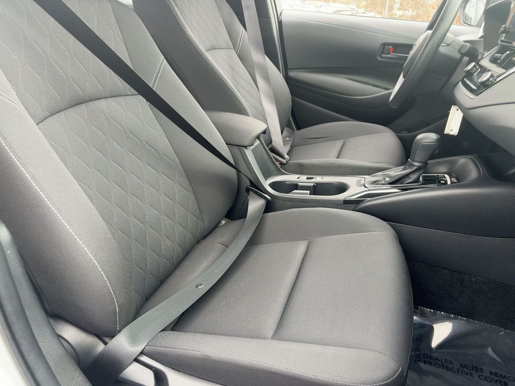 2025 Toyota Corolla LE - Photo 22