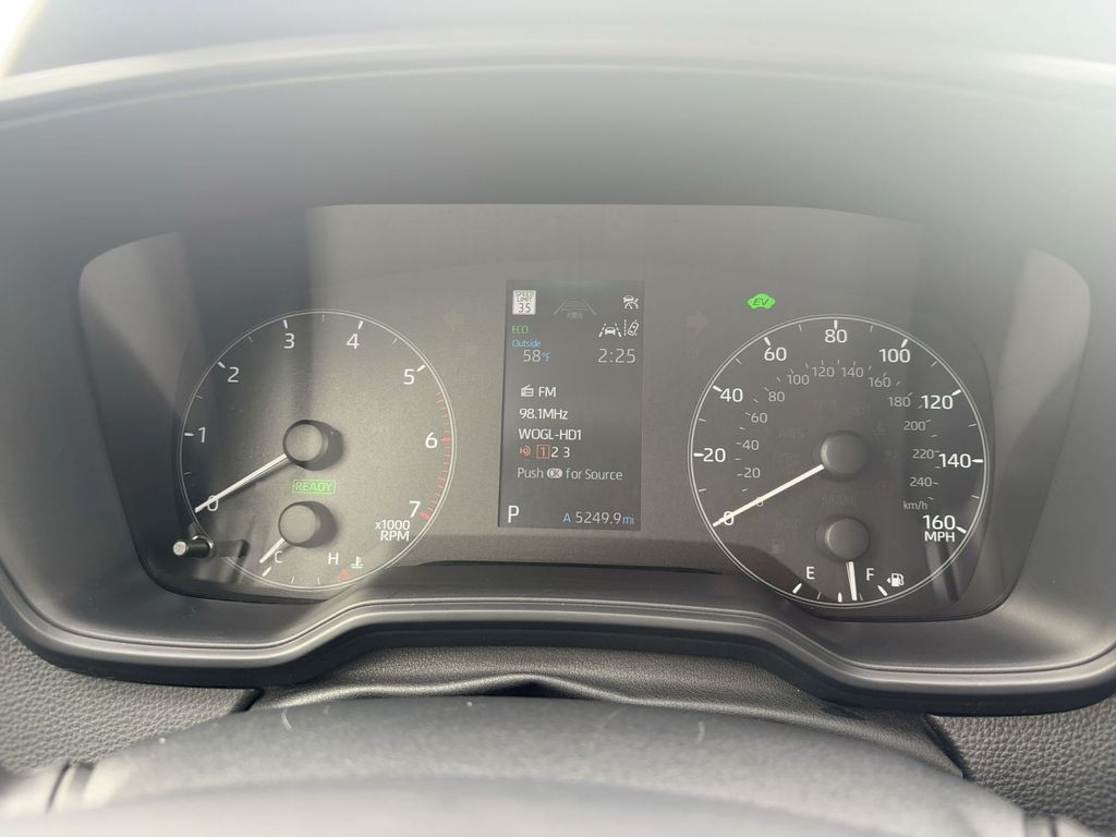 2025 Toyota Corolla LE - Photo 18