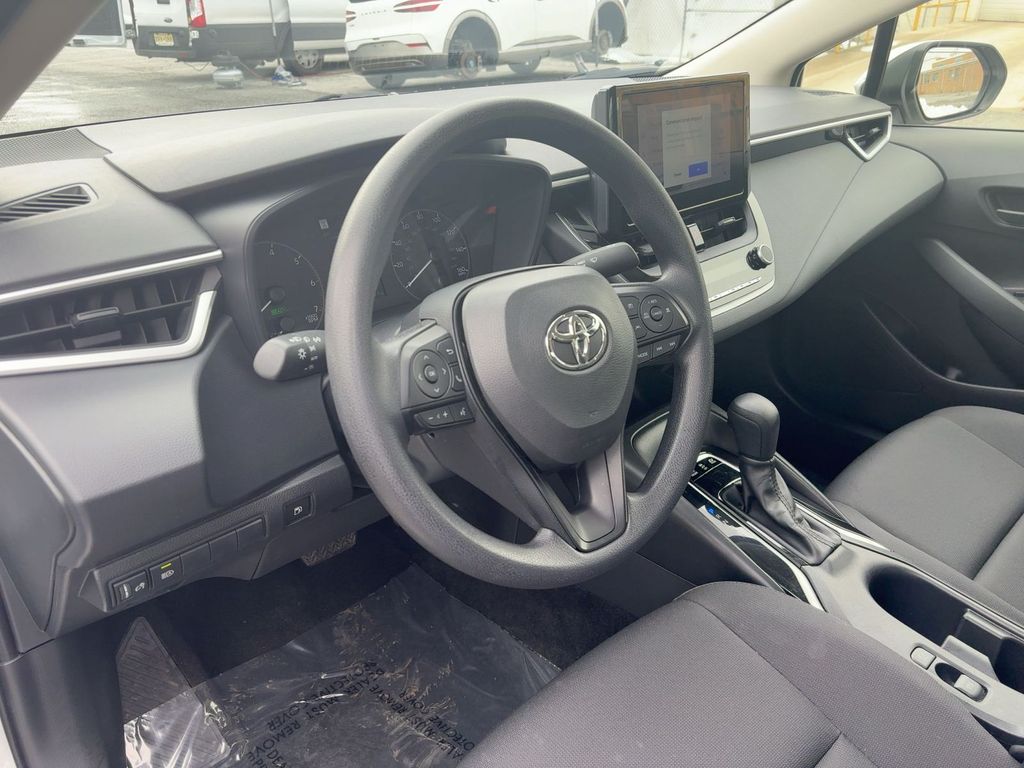2025 Toyota Corolla LE - Photo 11