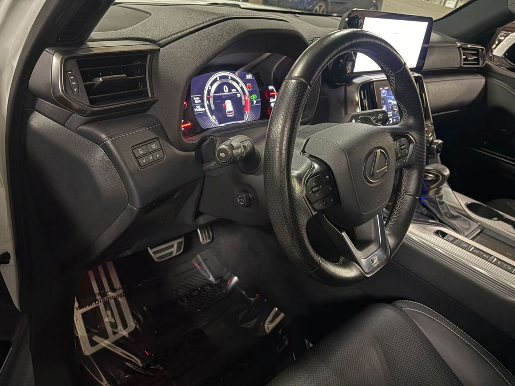 2024 Lexus LX F-Sport - Photo 9
