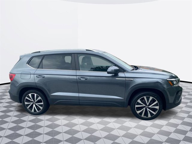 2022 Volkswagen Taos SE photo 4