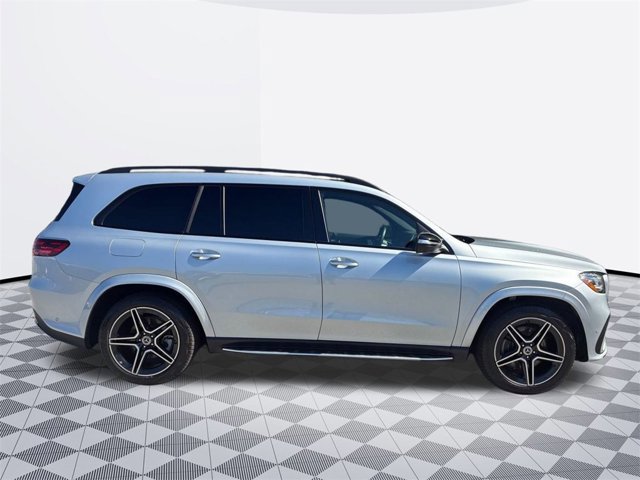 2025 Mercedes Benz GLS 450 4MATIC photo 2