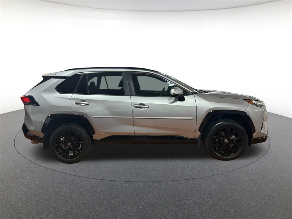 2022 Toyota RAV4 Hybrid SE photo 4