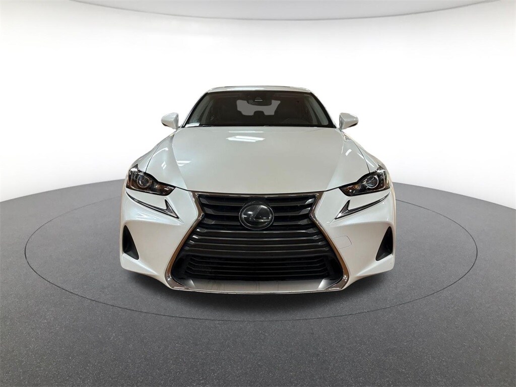 2018 Lexus IS 300 photo 2