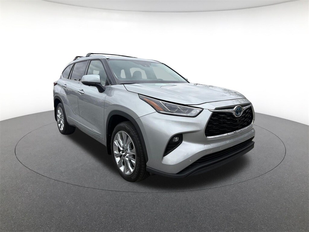 2024 Toyota Highlander Hybrid Limited photo 3