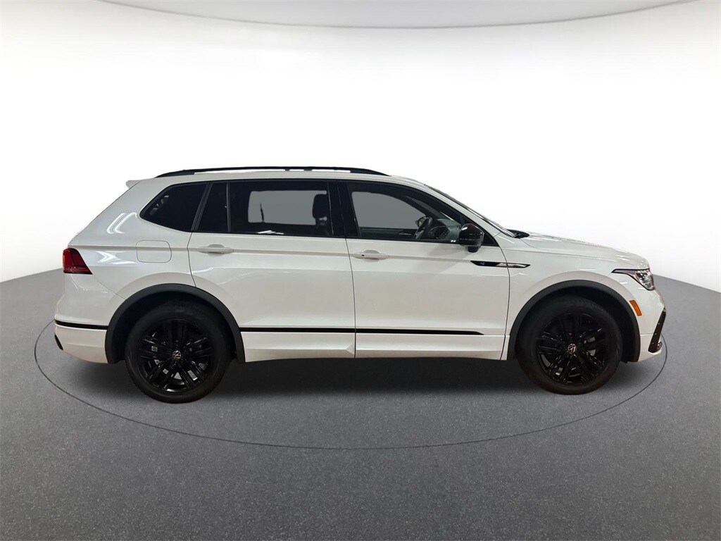 2022 Volkswagen Tiguan SE R-Line Black photo 4