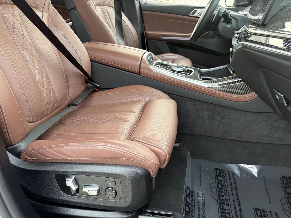 2026 BMW X7 M60i - Photo 21