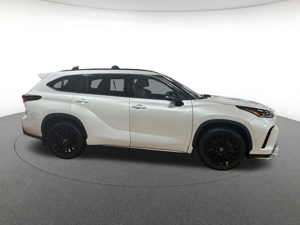 Used 2024 Toyota Highlander XSE