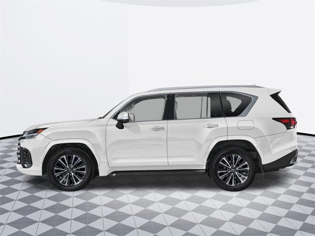 2025 Lexus LX 600 Luxury photo 3