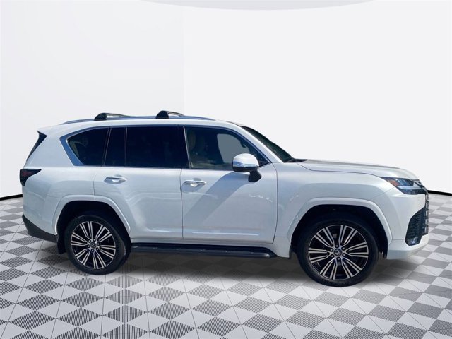 2025 Lexus LX 600 Luxury photo 4