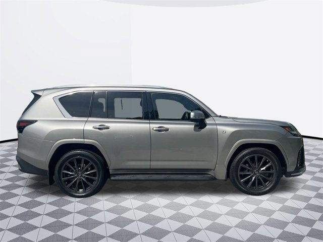 2022 Lexus LX 600 F SPORT photo 4