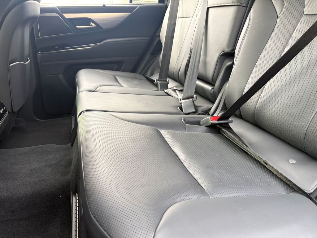 2024 Lexus LX F-Sport - Photo 18