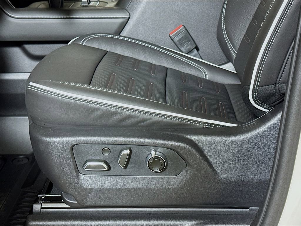 2026 GMC Sierra 1500 AT4X - Photo 17