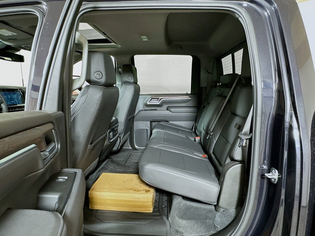2025 GMC Sierra 2500HD SLT - Photo 13